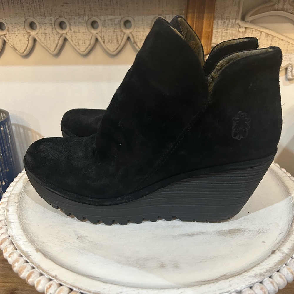 FLY London Women's Yip Boot, Size 7